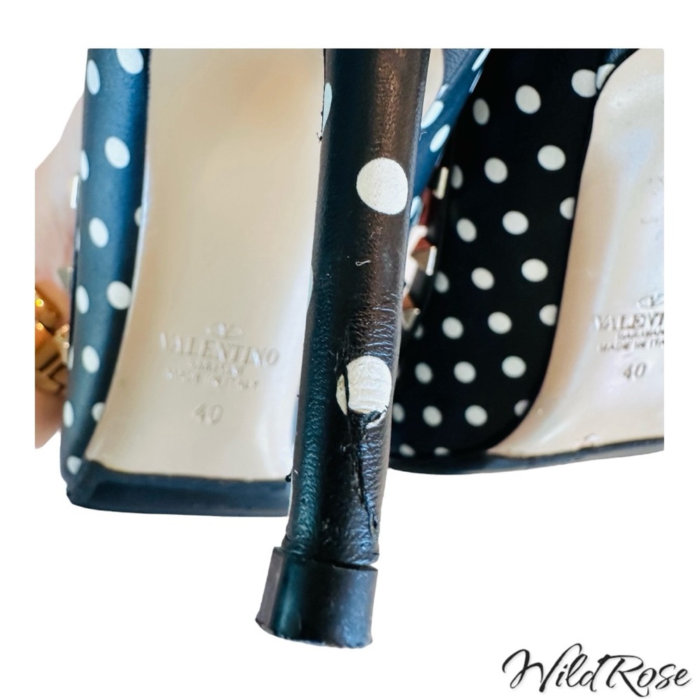 VALENTINO GARAVANI BLACK & WHITE POLKADOT ROCKSTUD POINTY TOE HEELS SZ 40 - Picture 11 of 17